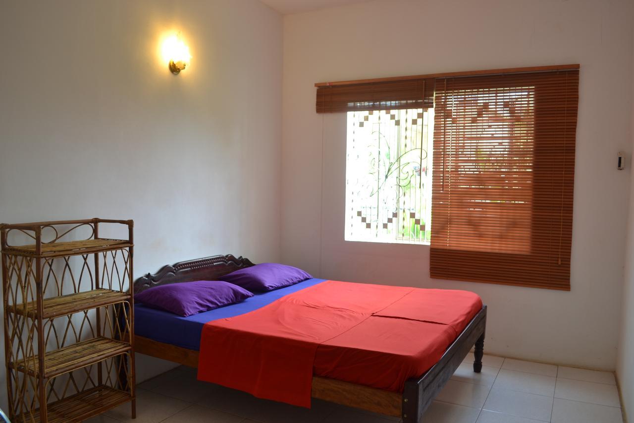 Here Be Dragons Hostel Battambang Zewnętrze zdjęcie