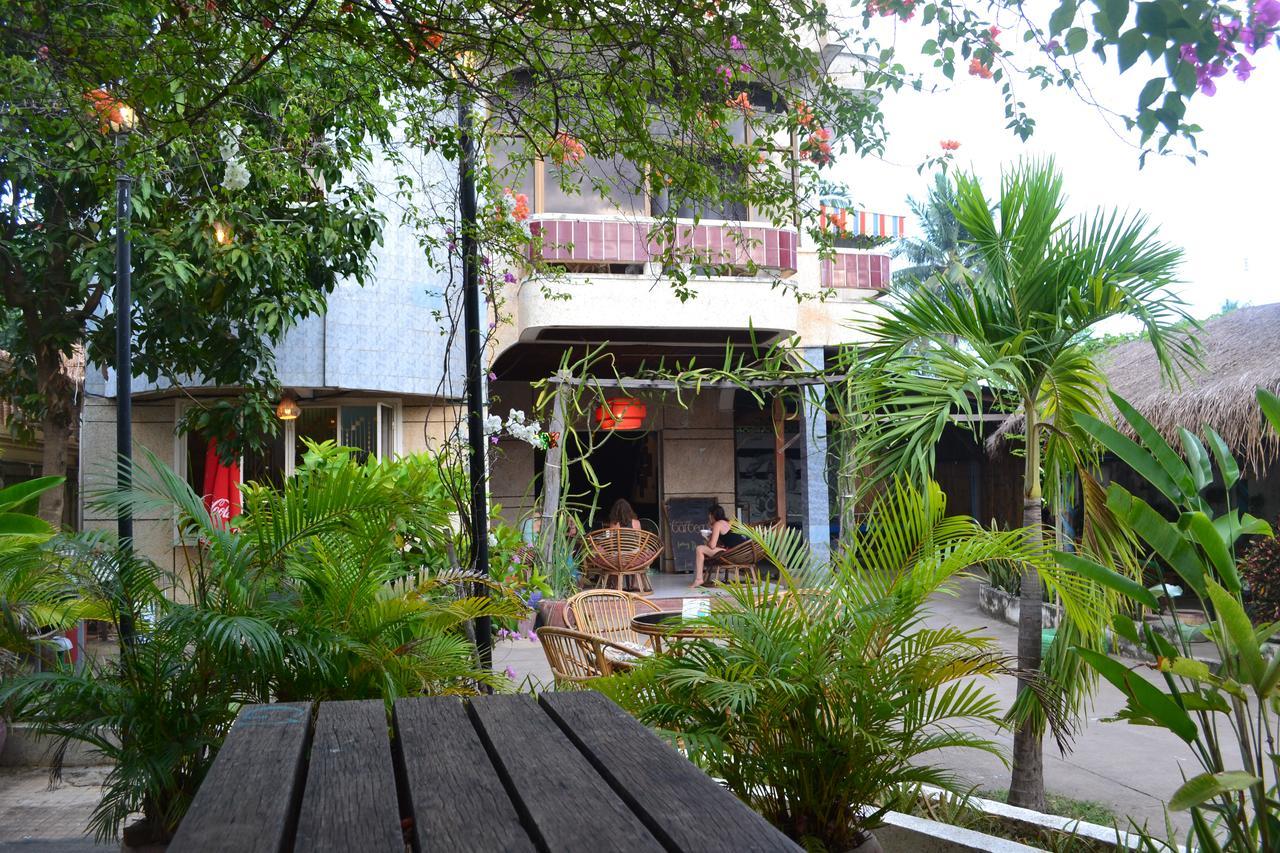 Here Be Dragons Hostel Battambang Zewnętrze zdjęcie